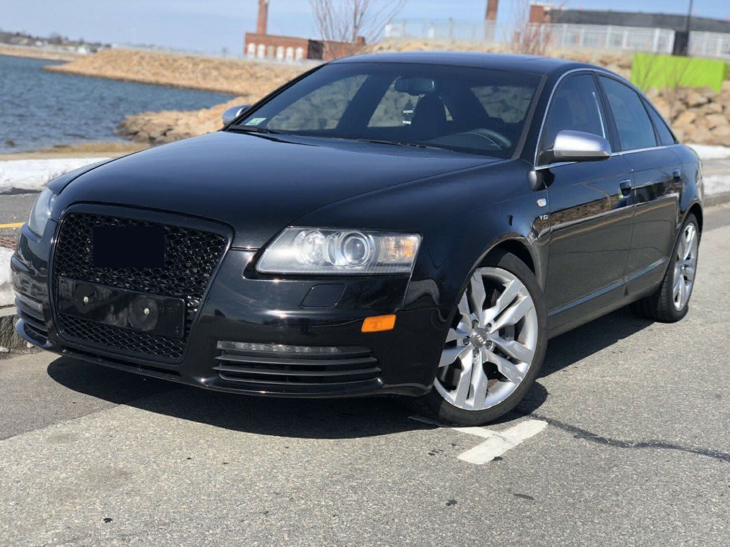 Grilă tip plasă pentru Audi A6 4F 05-08 + capace oglinzi cu aspect de aluminiu