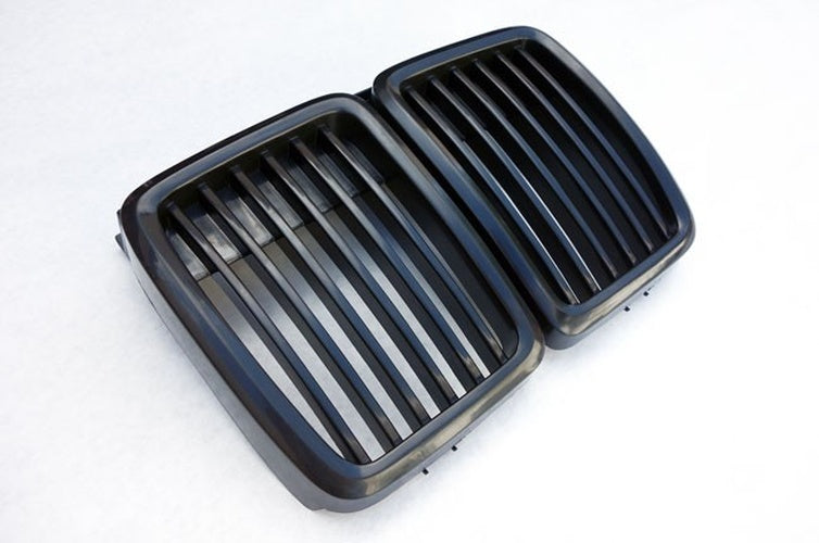 Grilă bara spate compatibilă cu BMW Seria 3 E30 82-94