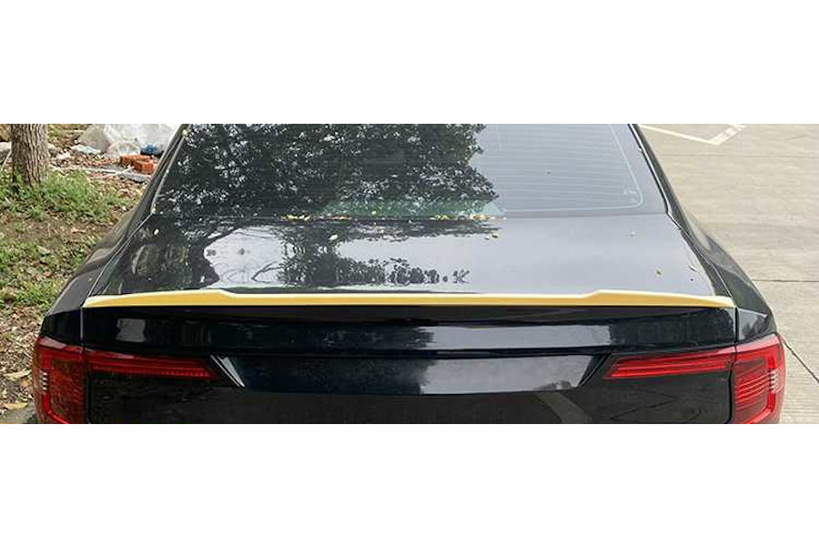 Eleron portbagaj Volvo S90 2016+ negru lucios ver2 TFBT