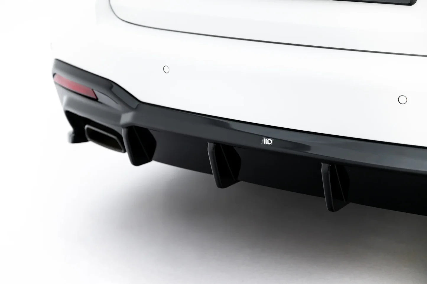 Prelungire difuzor bara spate spoiler fusta lip cu aripioare laterale BMW 5 M-Pack Sedan / Touring G30 / G31 / G30 Facelift / G31 Facelift - Maxton Design