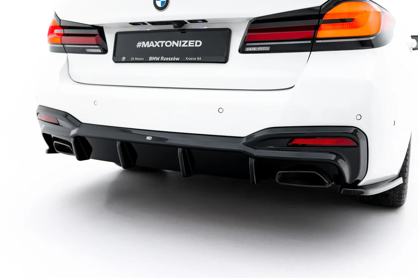 Prelungire difuzor bara spate spoiler fusta lip cu aripioare laterale BMW 5 M-Pack Sedan / Touring G30 / G31 / G30 Facelift / G31 Facelift - Maxton Design