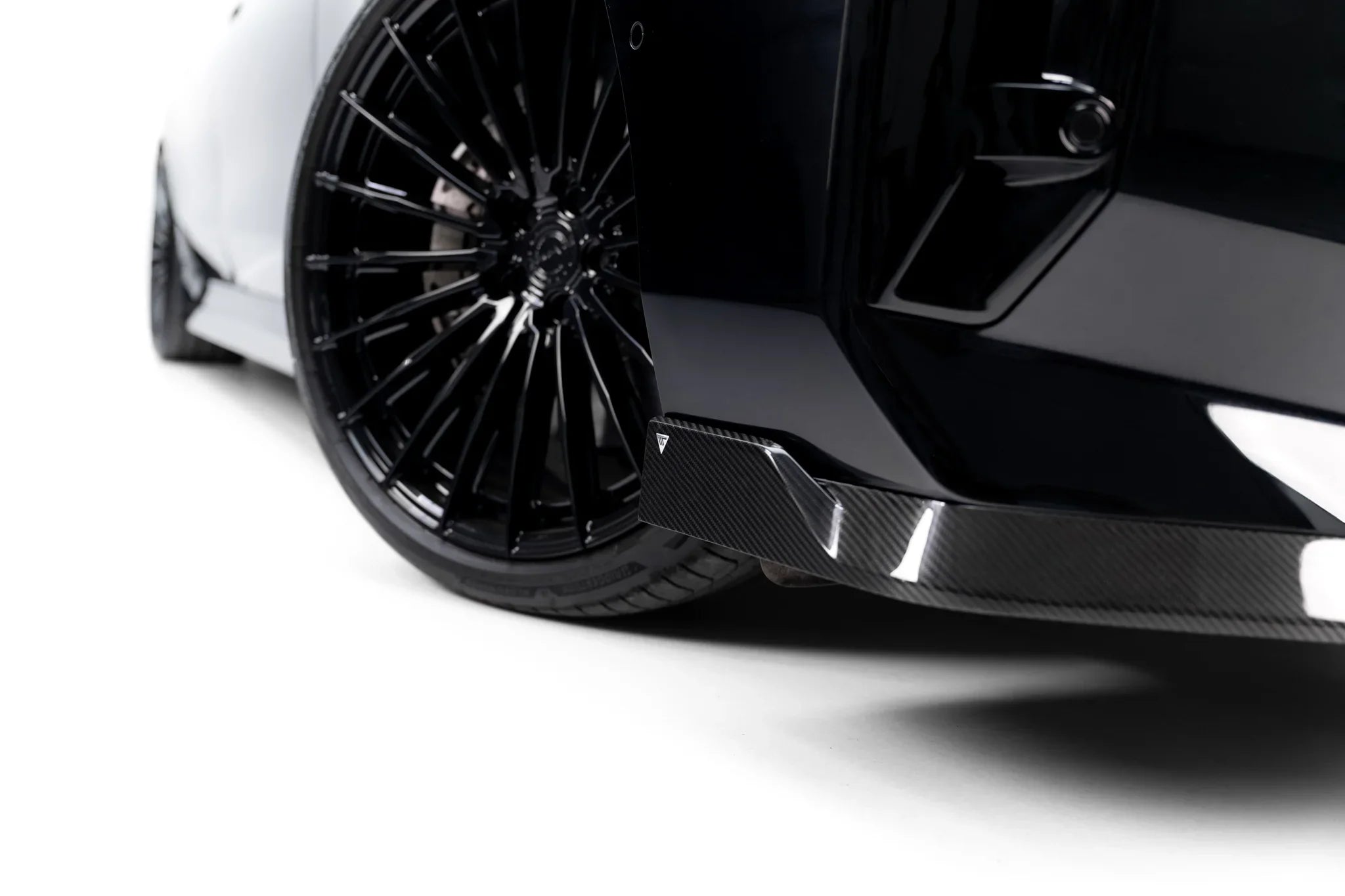 Prepreg Carbon Prelungire bara fata fusta spoiler lip BMW Seria 7 M-Pack / M760e / i7 M-Pack G70 - Maxton Design