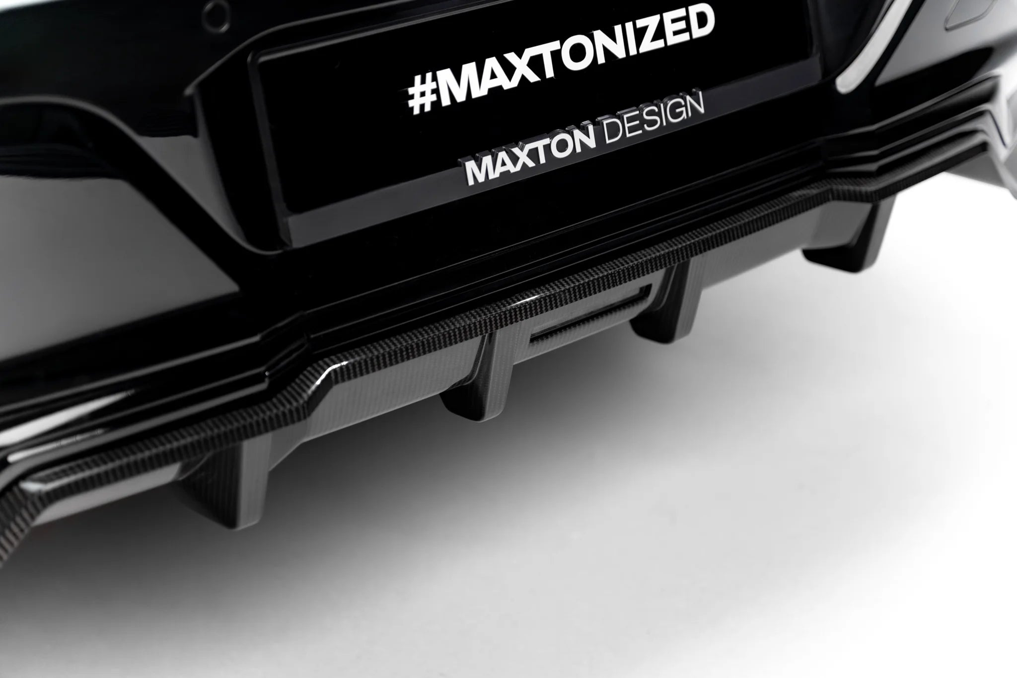 Prelungire difuzor bara spate spoiler fusta lip cu aripioare laterale Prepreg Carbon BMW 7 M-Pack G70 - Maxton Design