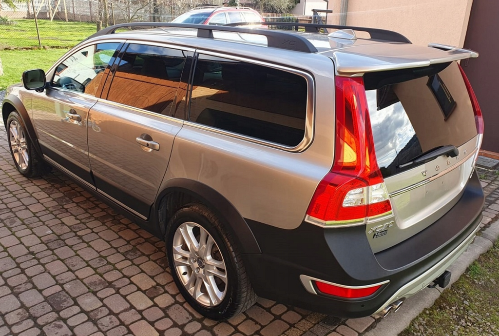 Eleron luneta portbagaj Volvo V70 XC70 2007+ TFB TUNING