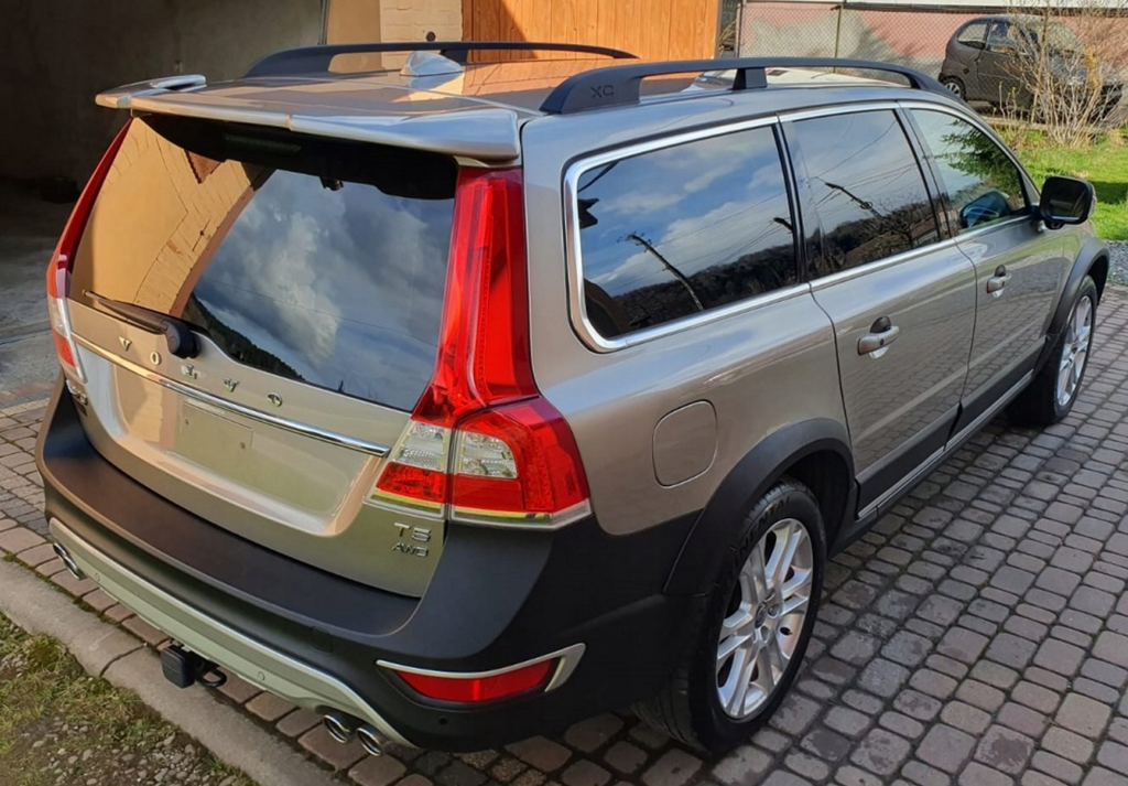 Eleron luneta portbagaj Volvo V70 XC70 2007+ TFB TUNING