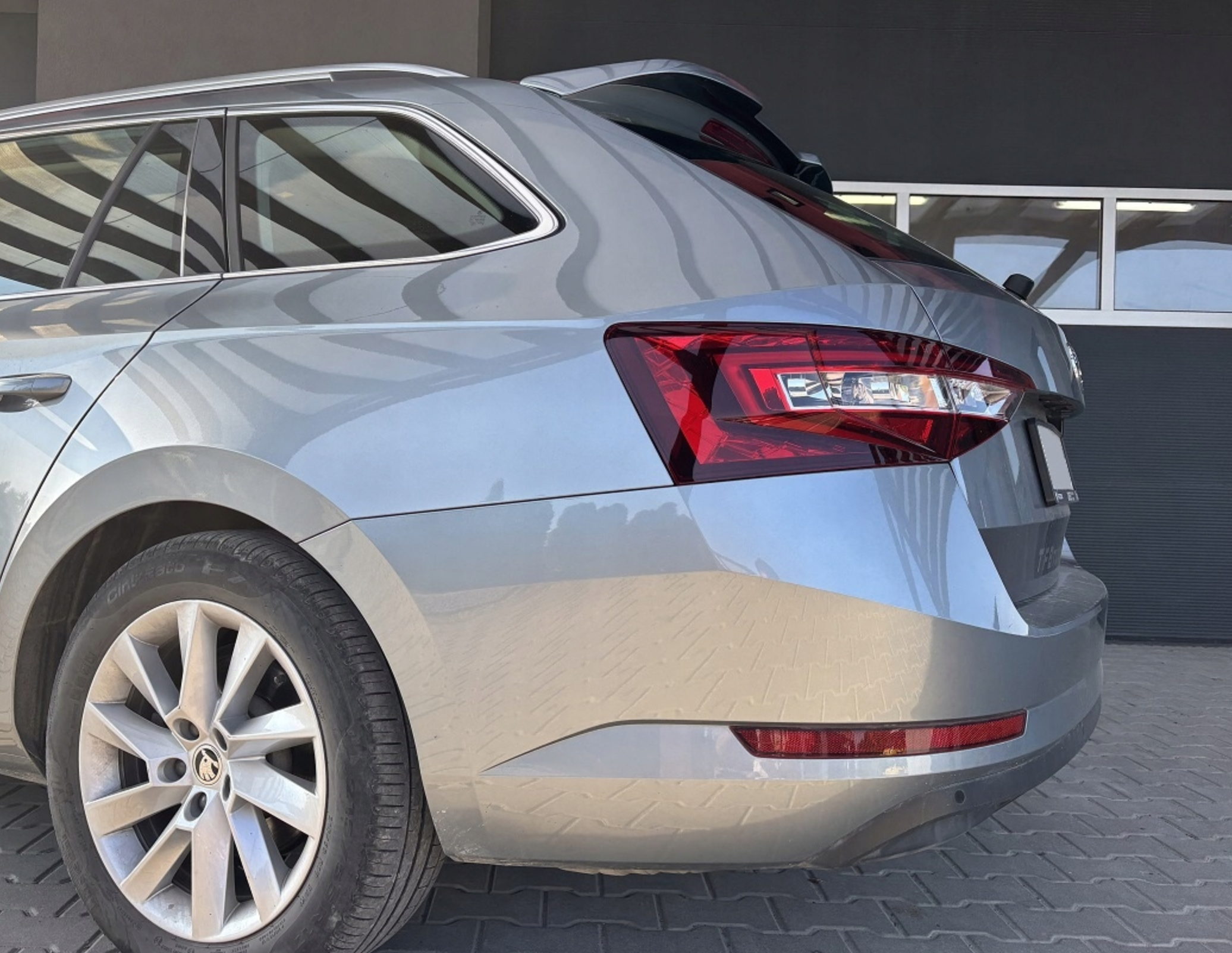 Eleron luneta portbagaj SKODA SUPERB 3 COMBI TFB TUNING