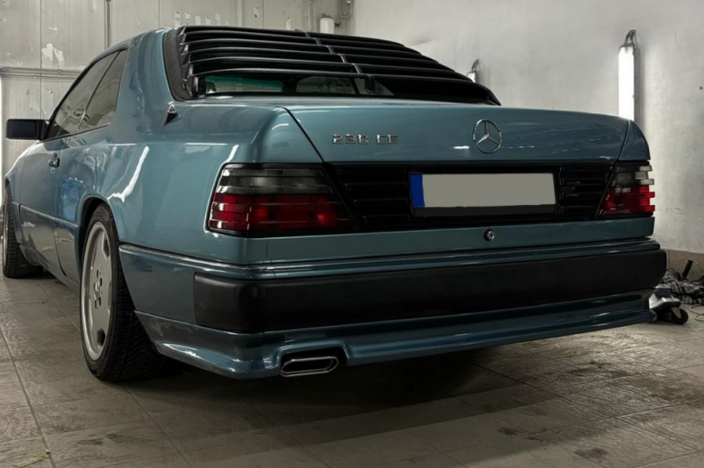 Prelungire bara spate fusta lip spoiler Mercedes Benz W124 TFB TUNING