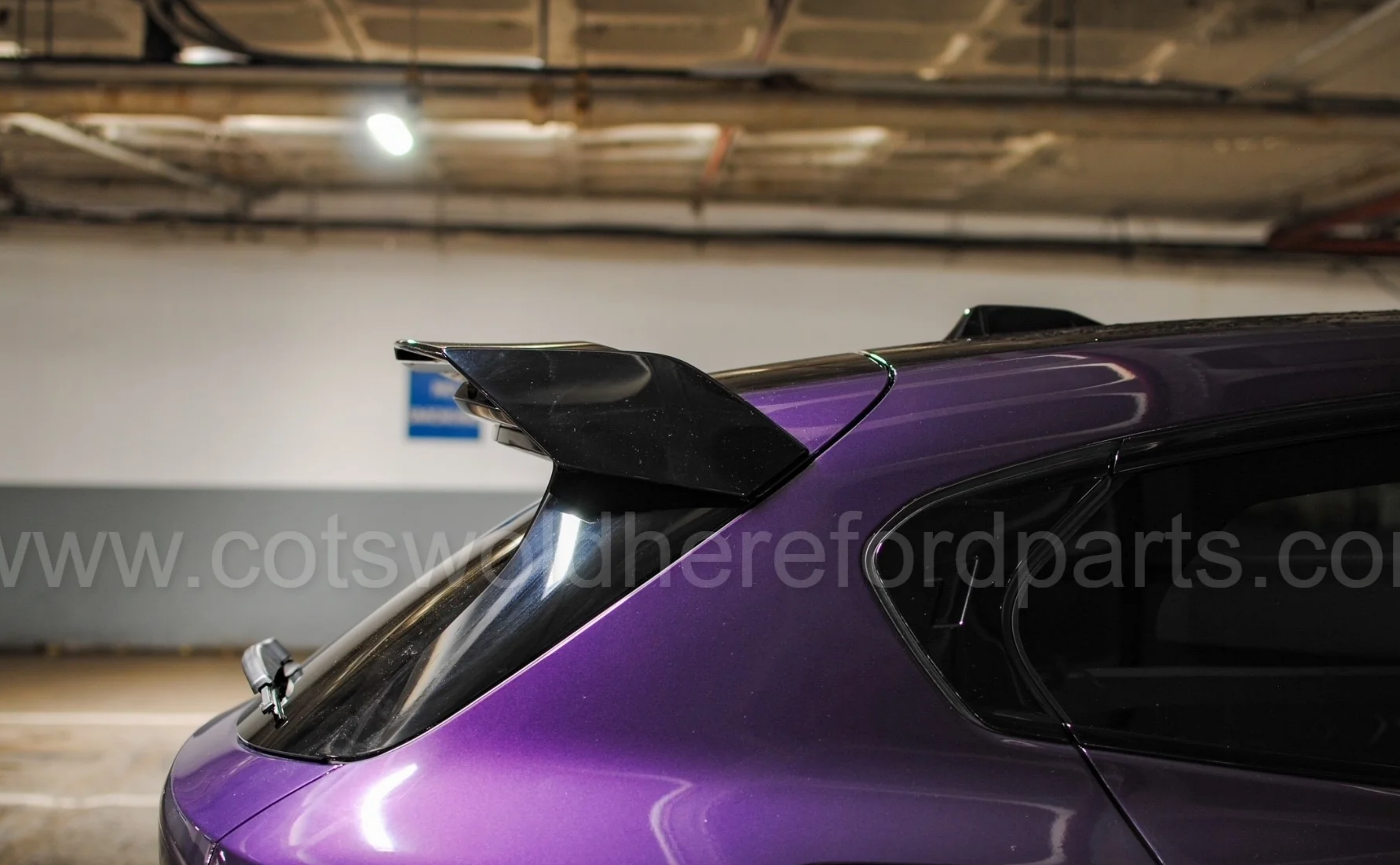 Eleron luneta portbagaj  BMW Seria 1 F70 M Performance negru lucios TFB TUNING