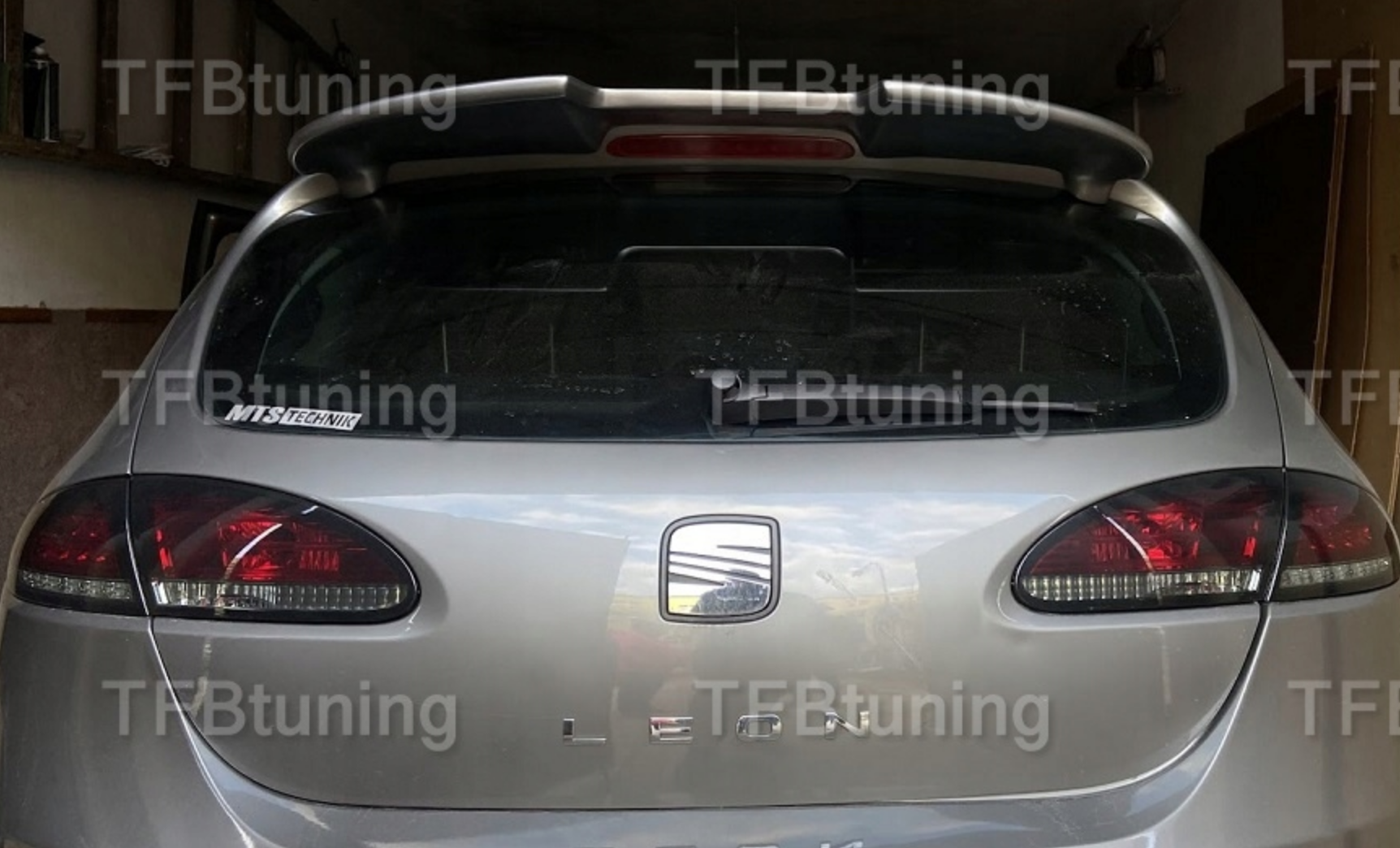Eleron luneta portbagaj SEAT LEON 2 TFB TUNING