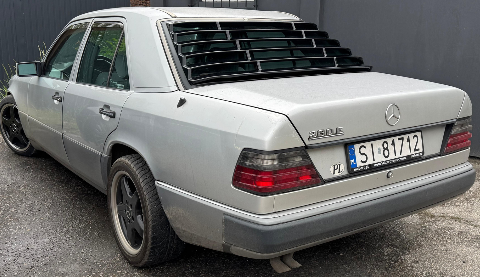Jaluzea pentru luneta spoiler Louver Mercedes W124 Limousine / Sedan