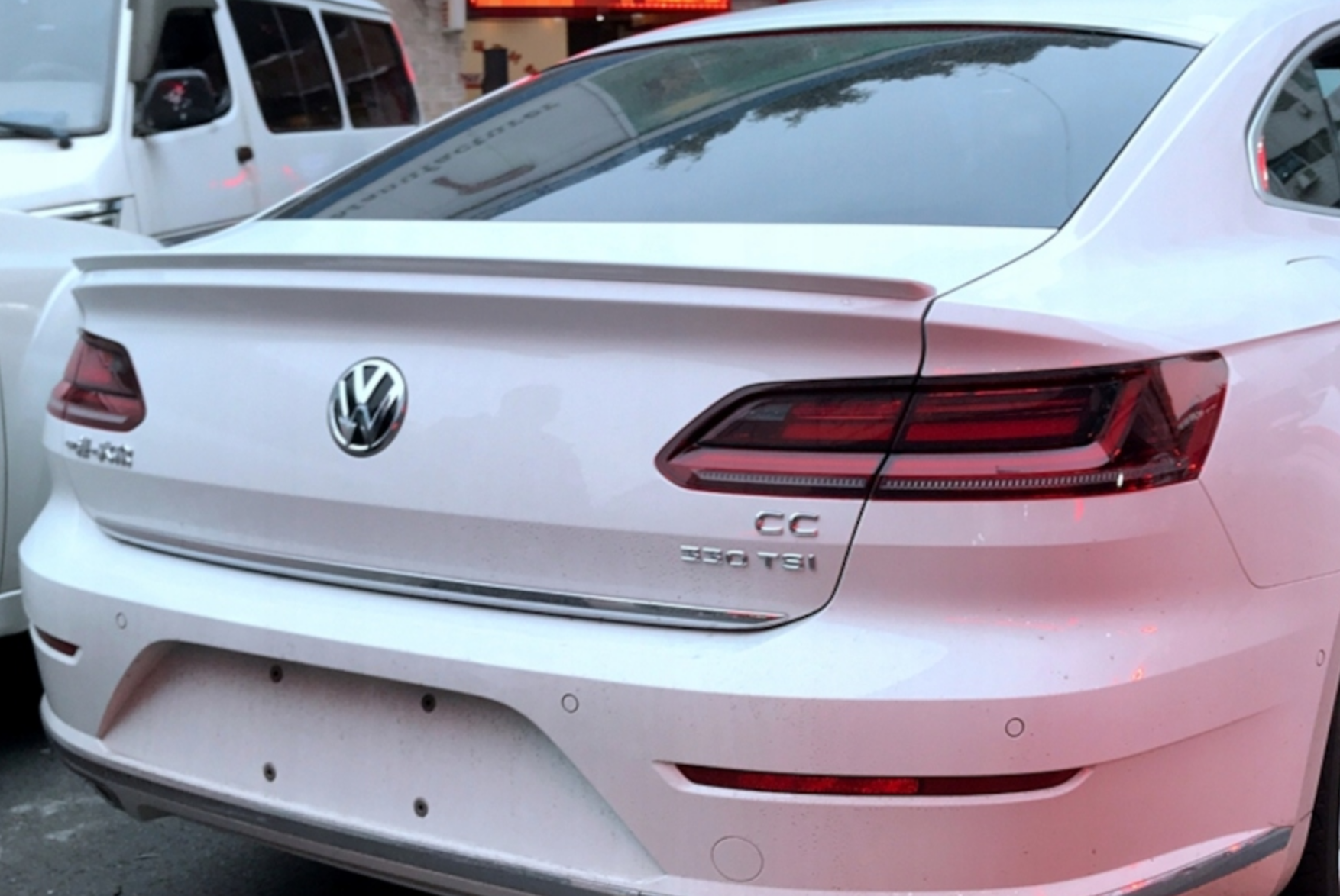 Eleron portbagaj VW ARTEON CC 2017+ negru lucios TFBT