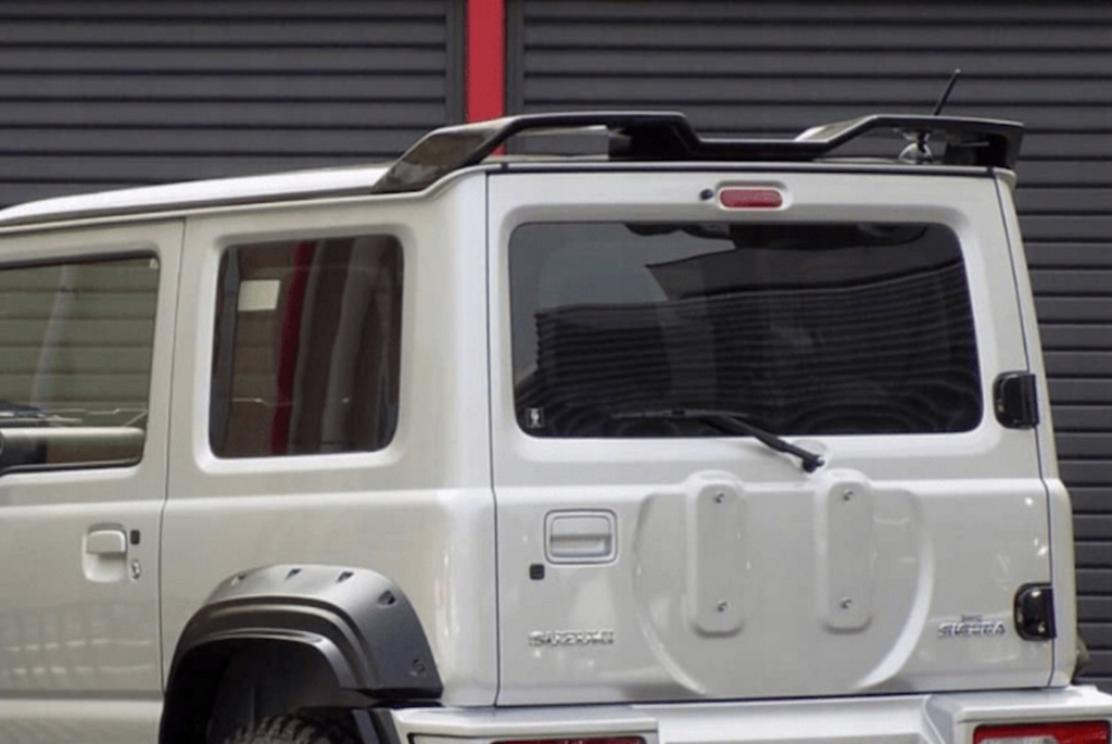 Eleron luneta portbagaj Suzuki Jimny IV 2018+ aspect G CLASS AMG negru lucios TFBT
