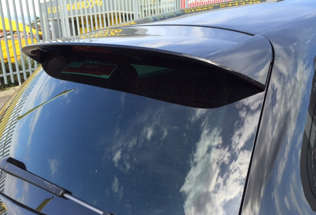 Eleron luneta portbagaj SEAT LEON 2012-2020 negru lucios TFBT
