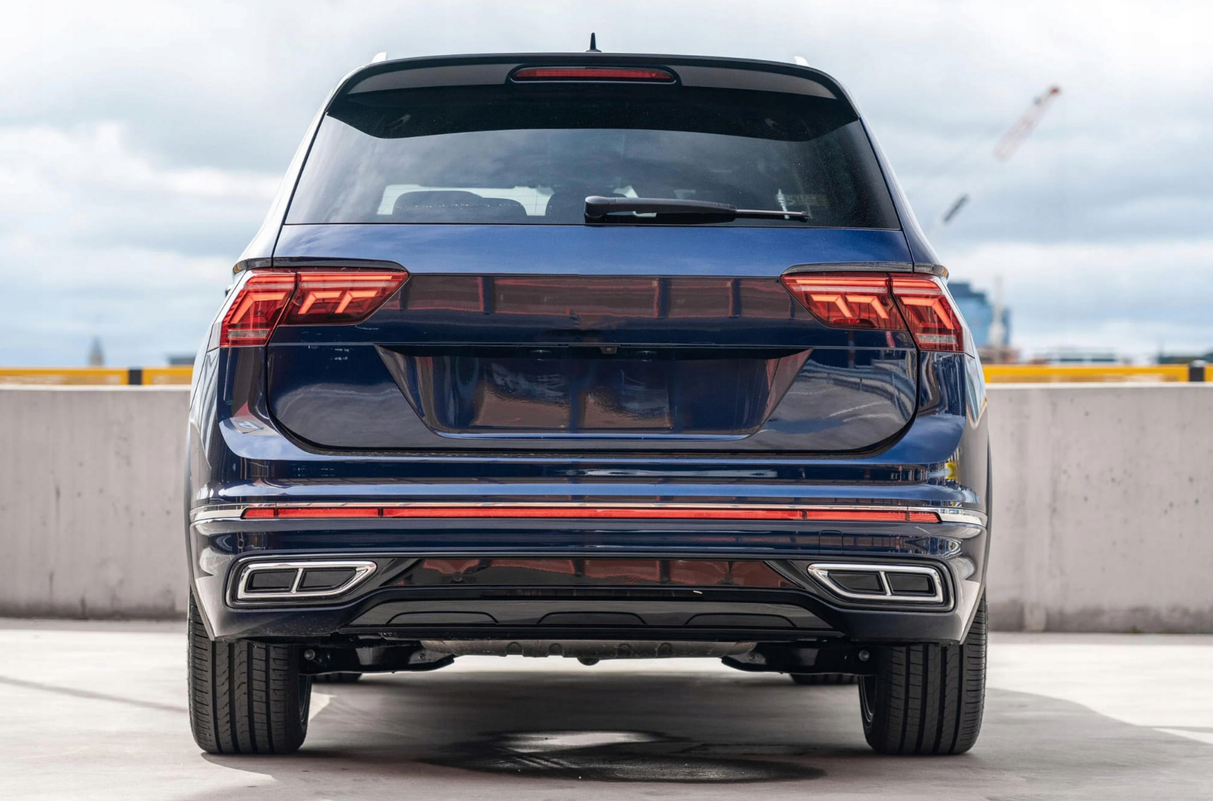 Eleron luneta portbagaj VOLKSWAGEN TIGUAN ALLSPACE 2017-2024 negru lucios TFB TUNING