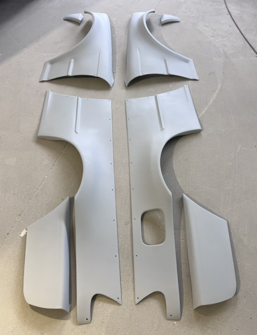 BODY KIT BMW Seria 3 E46 COUPE Fata +3.5CM Spate +4.5 aspect FELONY FORM TFB TUNING