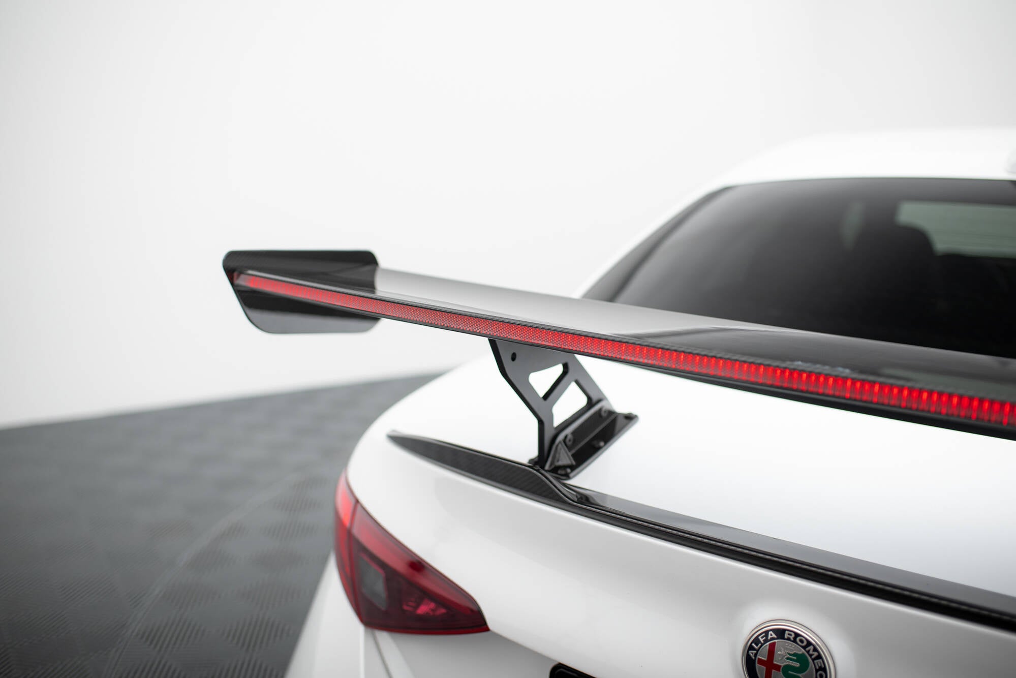 Eleron Alfa Romeo Giulia Quadrifoglio 2016- v3 - Maxton Design