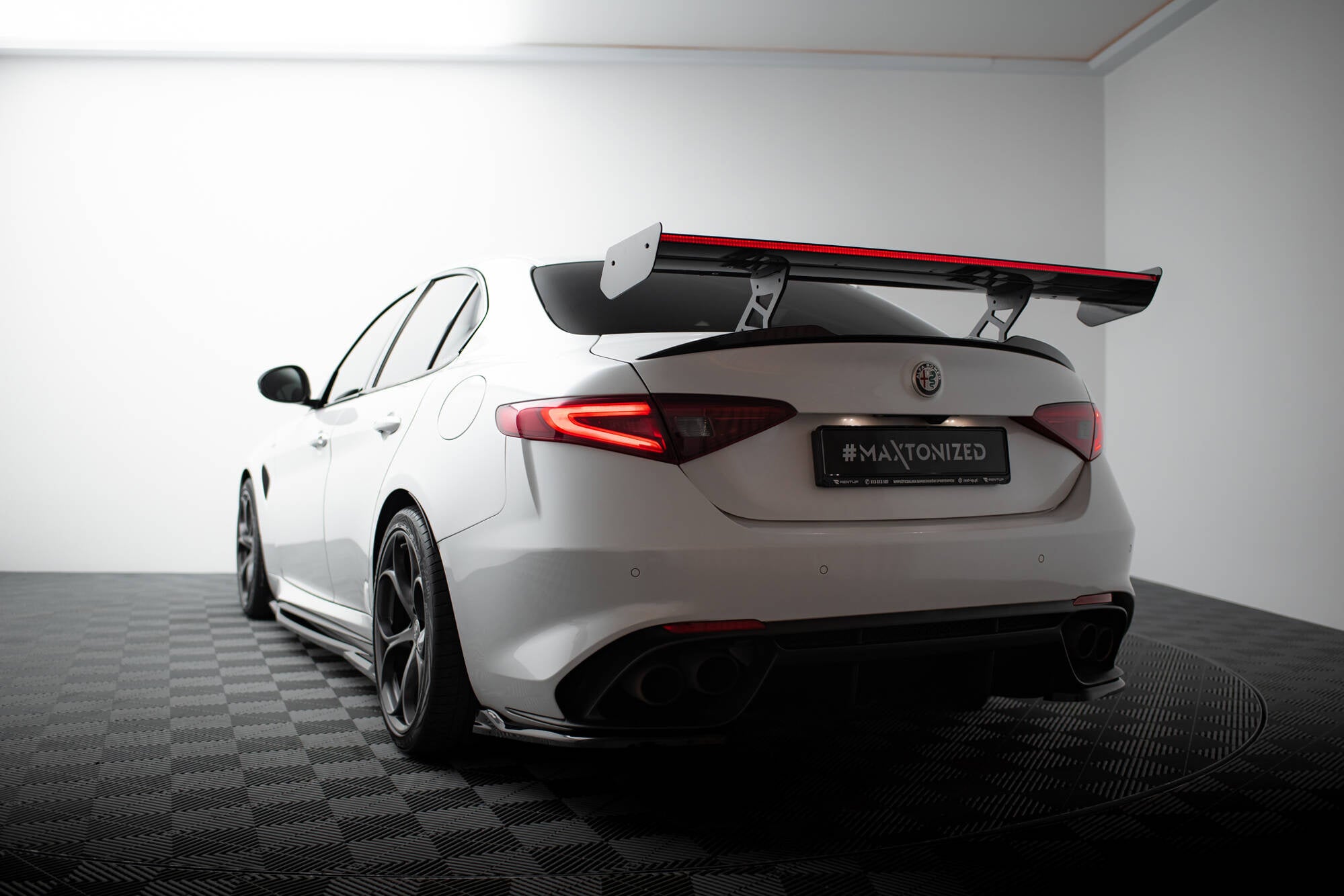 Eleron Alfa Romeo Giulia Quadrifoglio 2016- v3 - Maxton Design