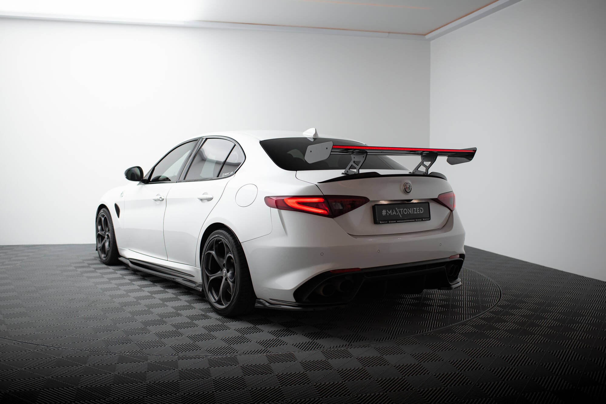 Eleron Alfa Romeo Giulia Quadrifoglio 2016- v3 - Maxton Design