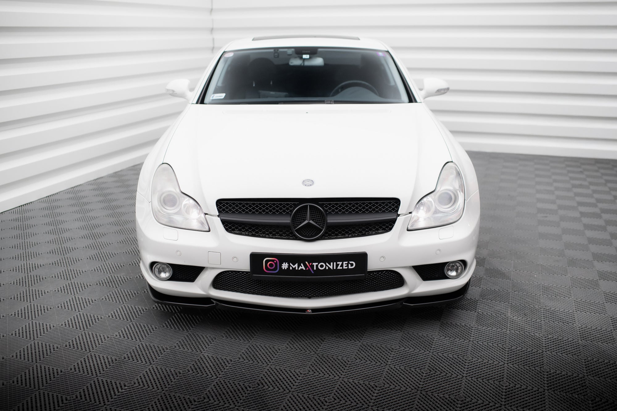 Prelungire splitter bara fata Mercedes CLS C219 55AMG 2004-2006 v2 - Maxton Design