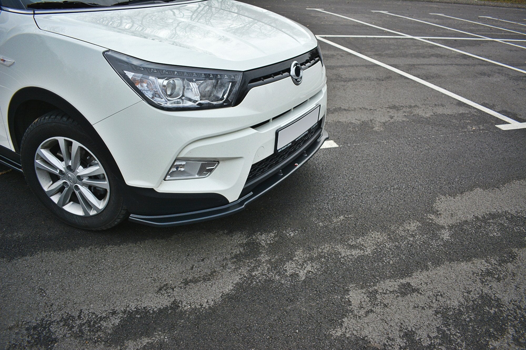 Prelungire splitter bara fata Ssang Yong Tivoli 2015- v1 - Maxton Design