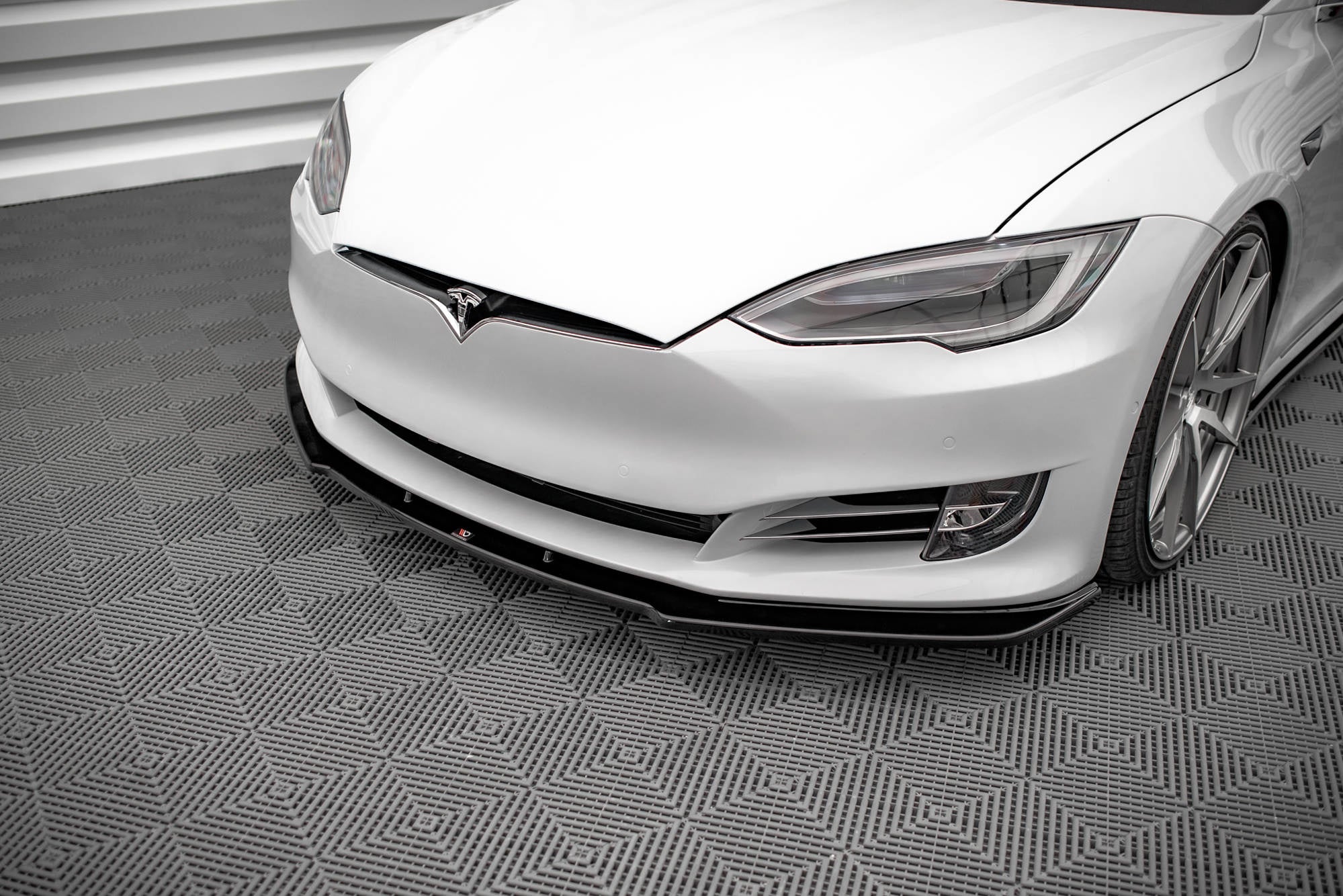Prelungire splitter bara fata Tesla Model S Facelift 2016- v1 - Maxton Design