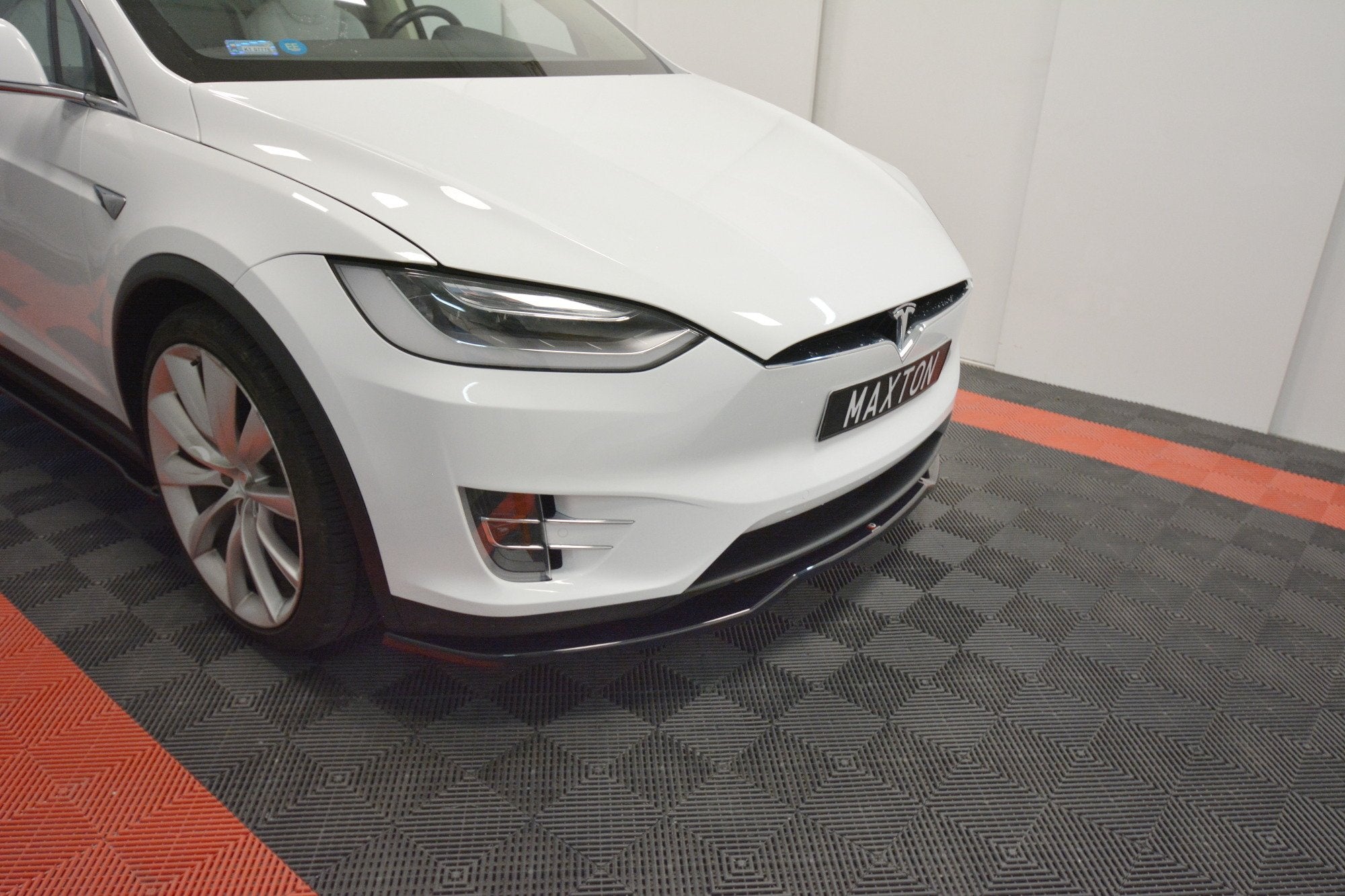Prelungire splitter bara fata Tesla Model X 2015- v2 - Maxton Design