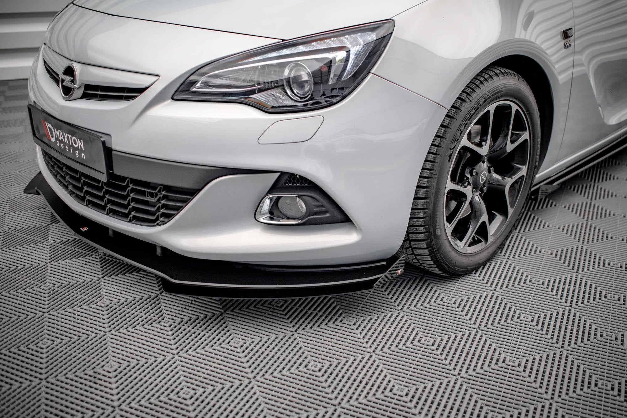 Flapsuri bara fata Opel Astra GTC OPC-Line J 2011-2018 v10 - Maxton Design