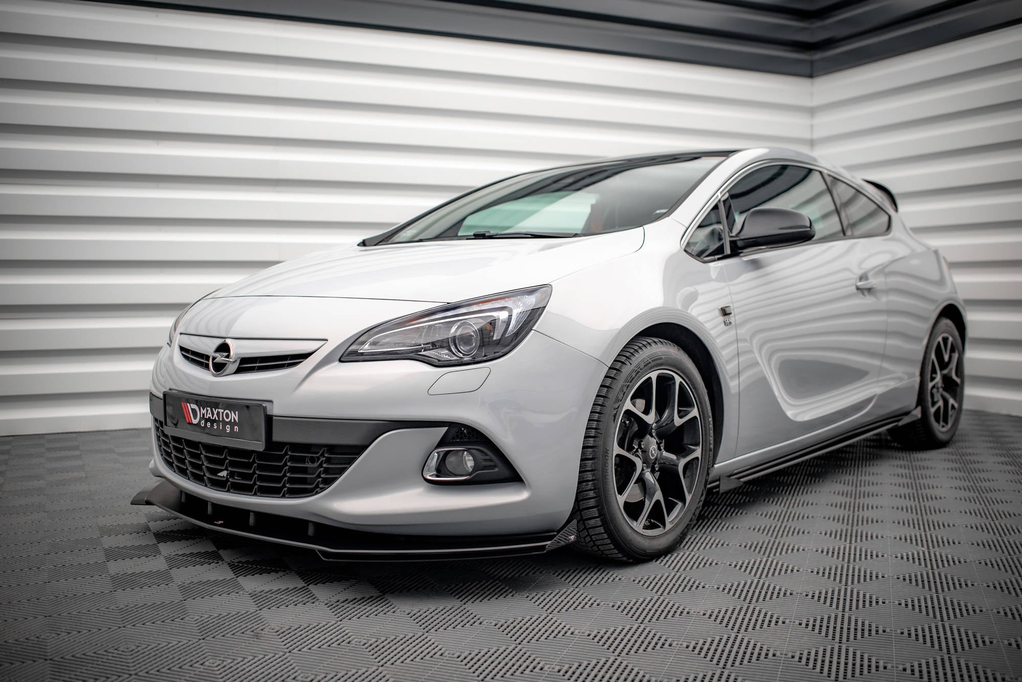Flapsuri bara fata Opel Astra GTC OPC-Line J 2011-2018 v10 - Maxton Design