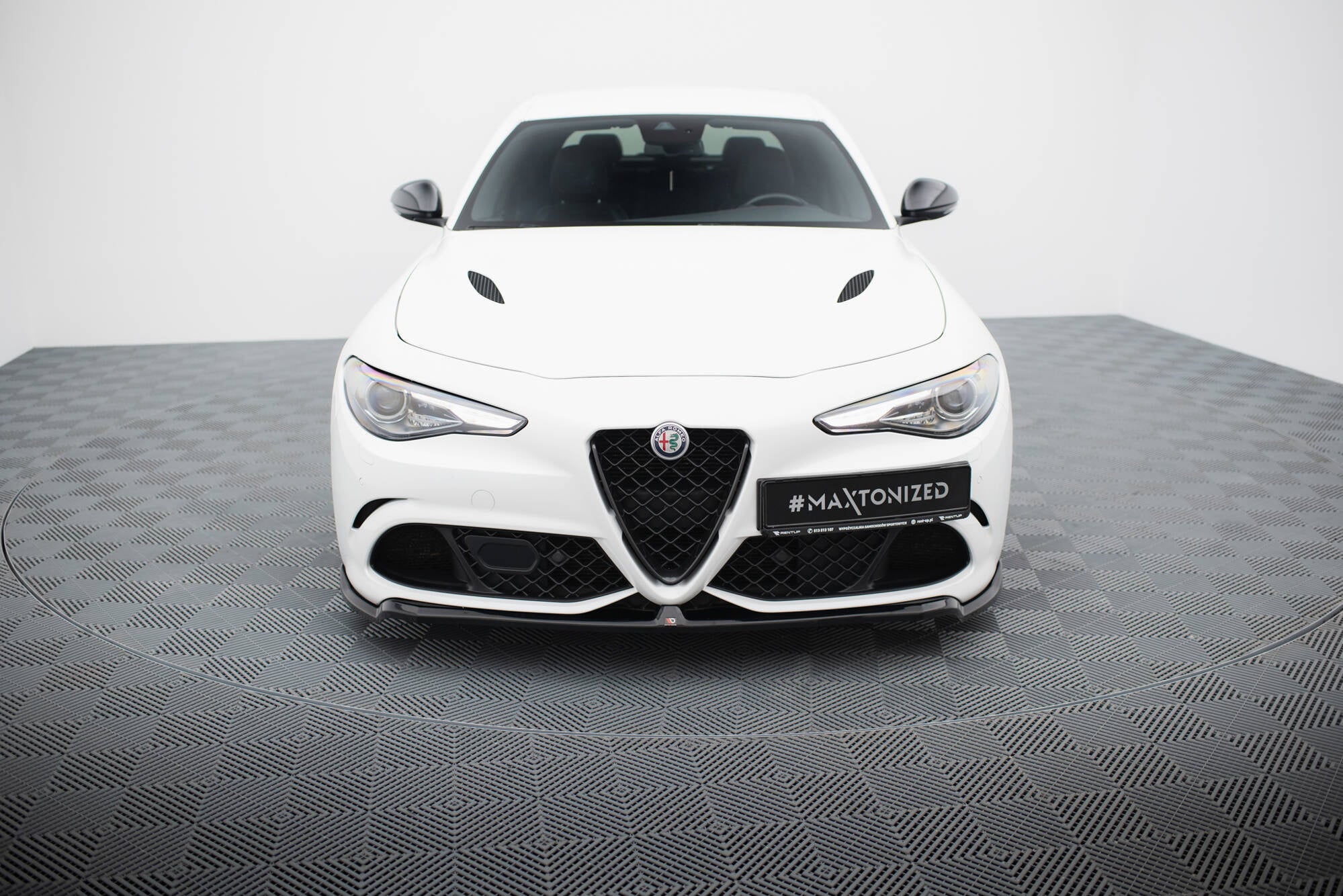 Prelungire splitter bara fata Alfa Romeo Giulia Quadrifoglio 2016- v1 - Maxton Design