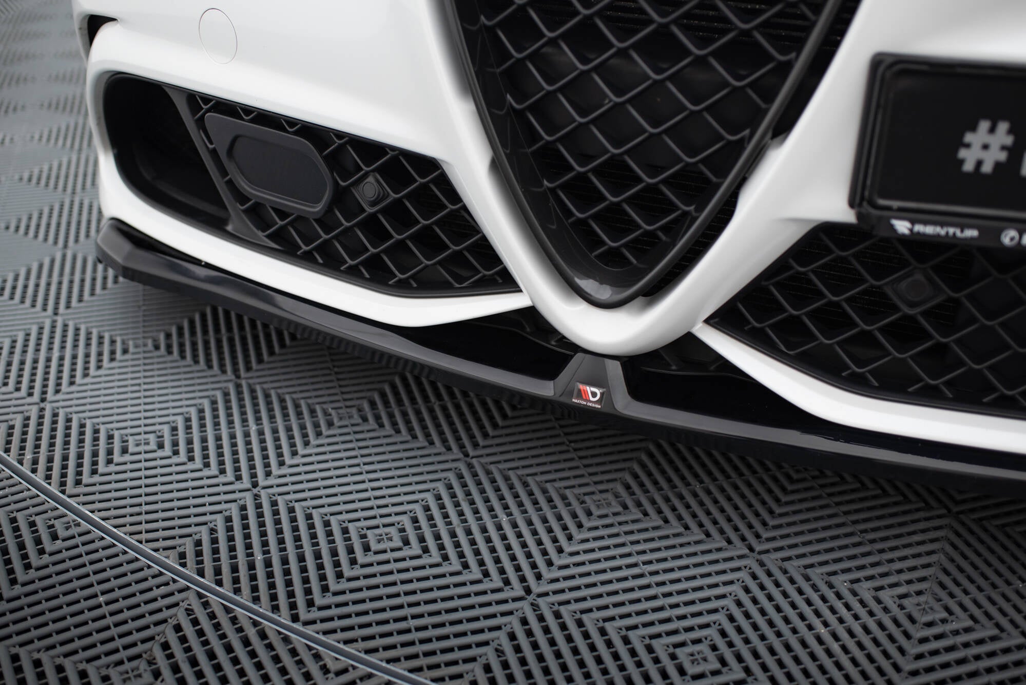 Prelungire splitter bara fata Alfa Romeo Giulia Quadrifoglio 2016- v1 - Maxton Design