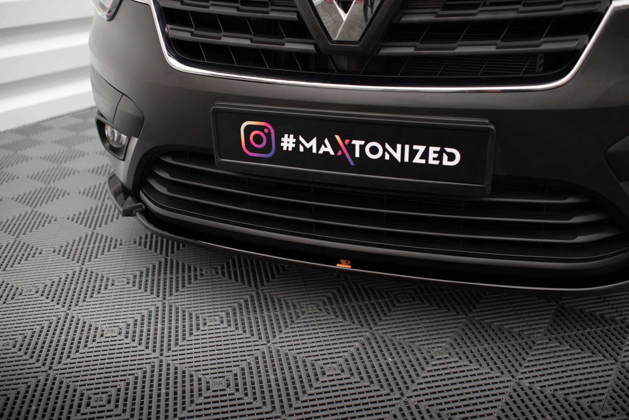 Prelungire splitter bara fata Renault Express Mk2 2020- v1 - Maxton Design