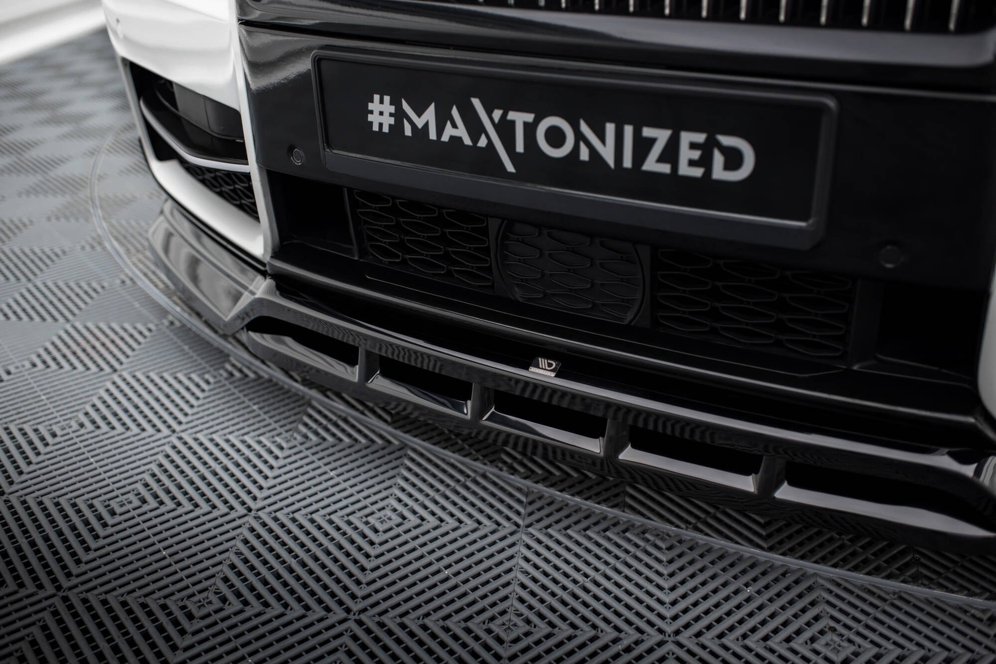 Prelungire splitter bara fata Rolls Royce Cullinan 2018- v1 - Maxton Design