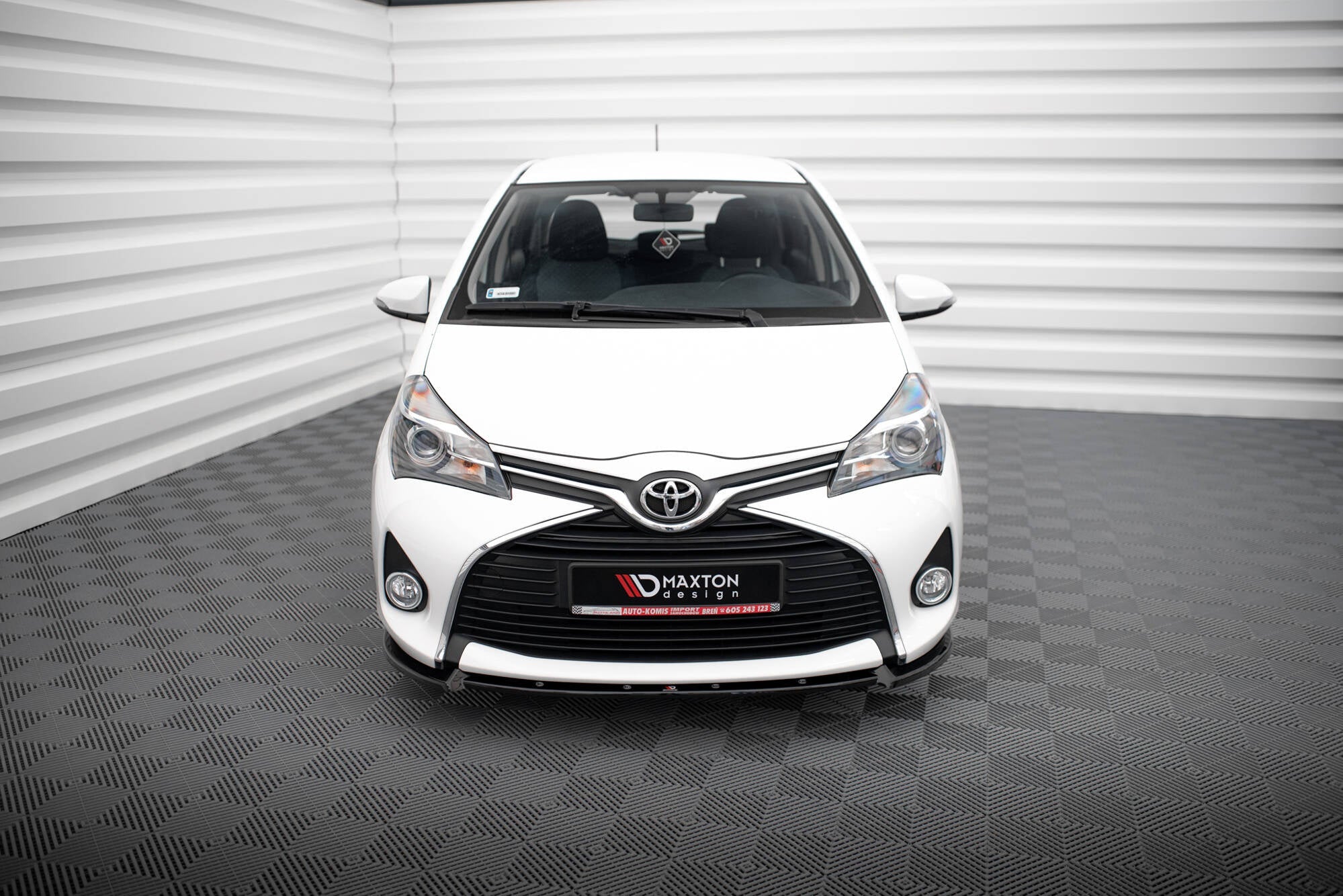 Prelungire splitter bara fata Toyota Yaris Mk3 Facelift 2014-2017 v5 - Maxton Design