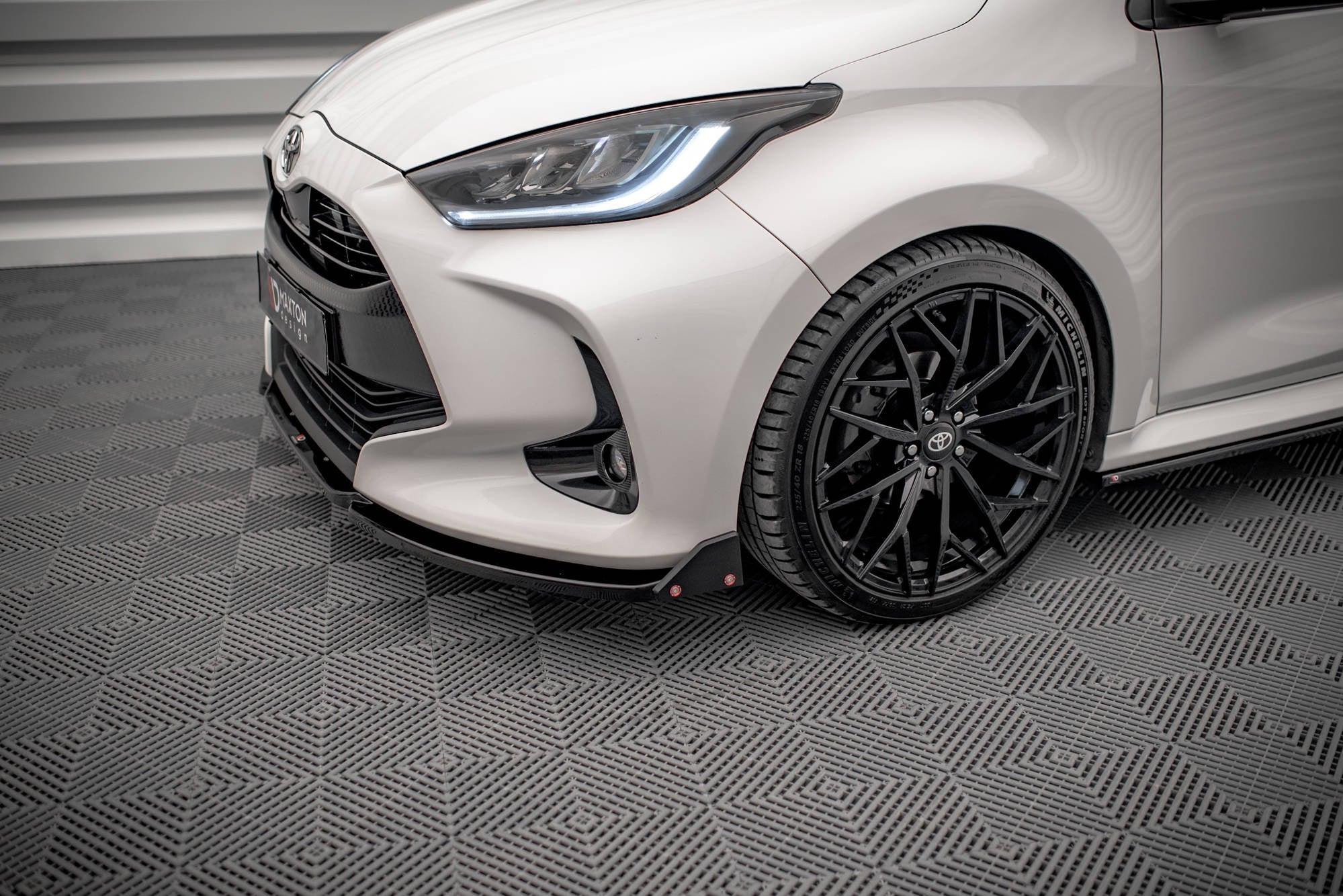 Prelungire splitter bara fata si flapsuri Toyota Yaris Mk4 2019- v1 - Maxton Design