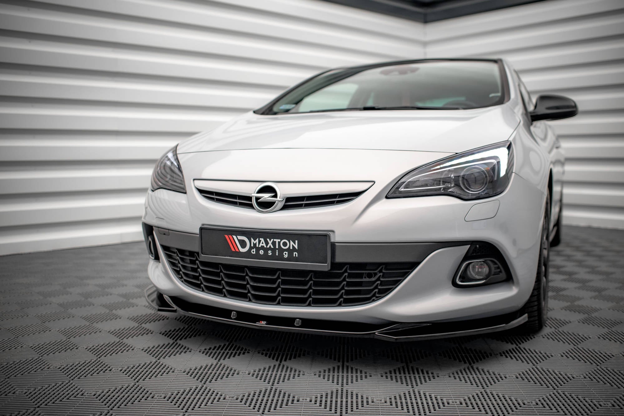 Prelungire splitter bara fata Opel Astra J GTC OPC-Line 2011-2018 v6 - Maxton Design