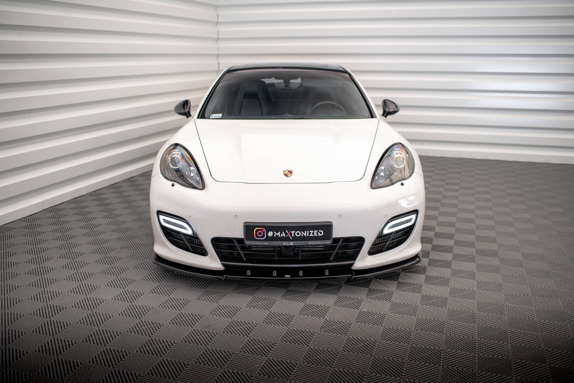 Prelungire splitter bara fata Porsche Panamera Turbo 970 2009-2013 v5 - Maxton Design
