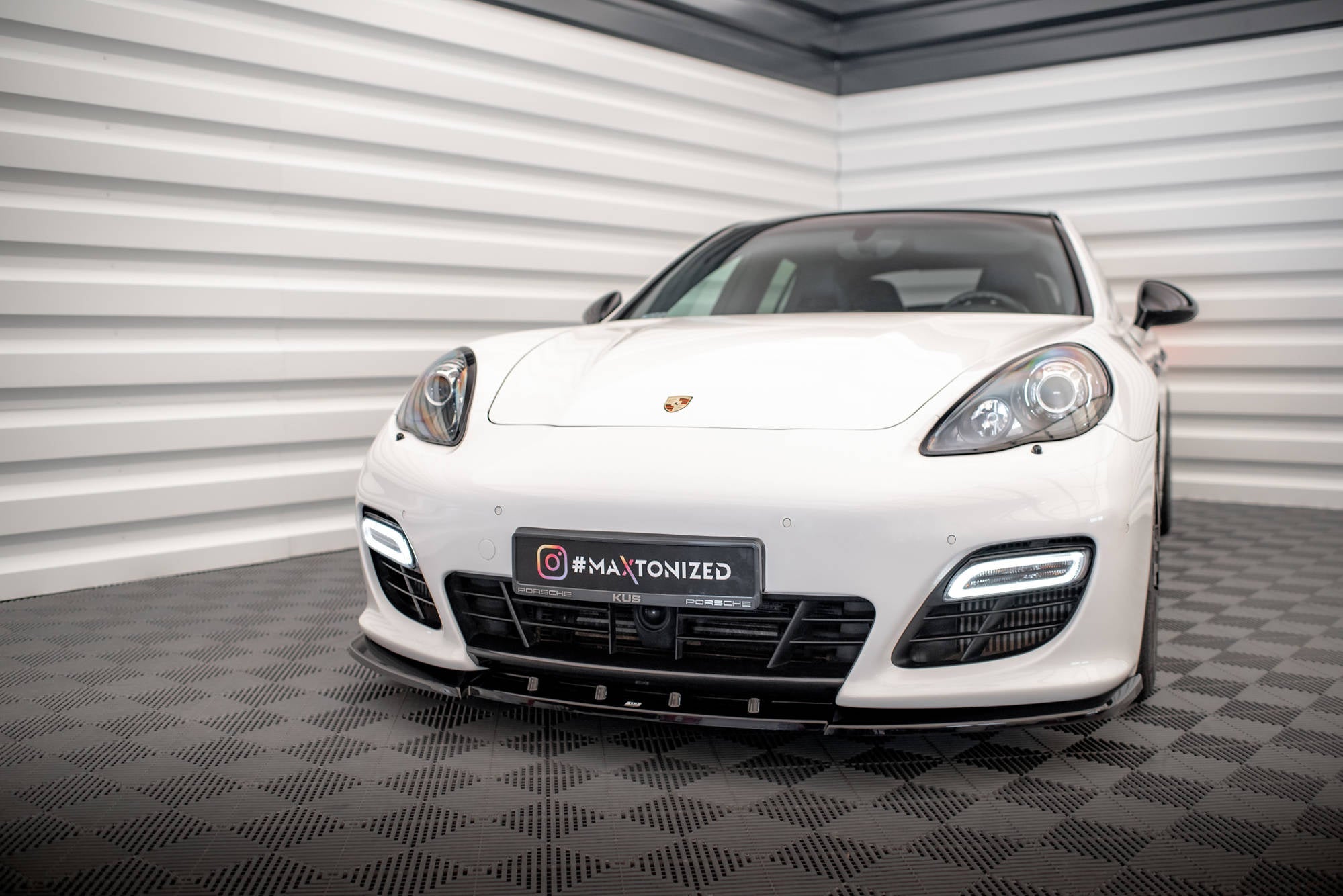 Prelungire splitter bara fata Porsche Panamera Turbo 970 2009-2013 v5 - Maxton Design