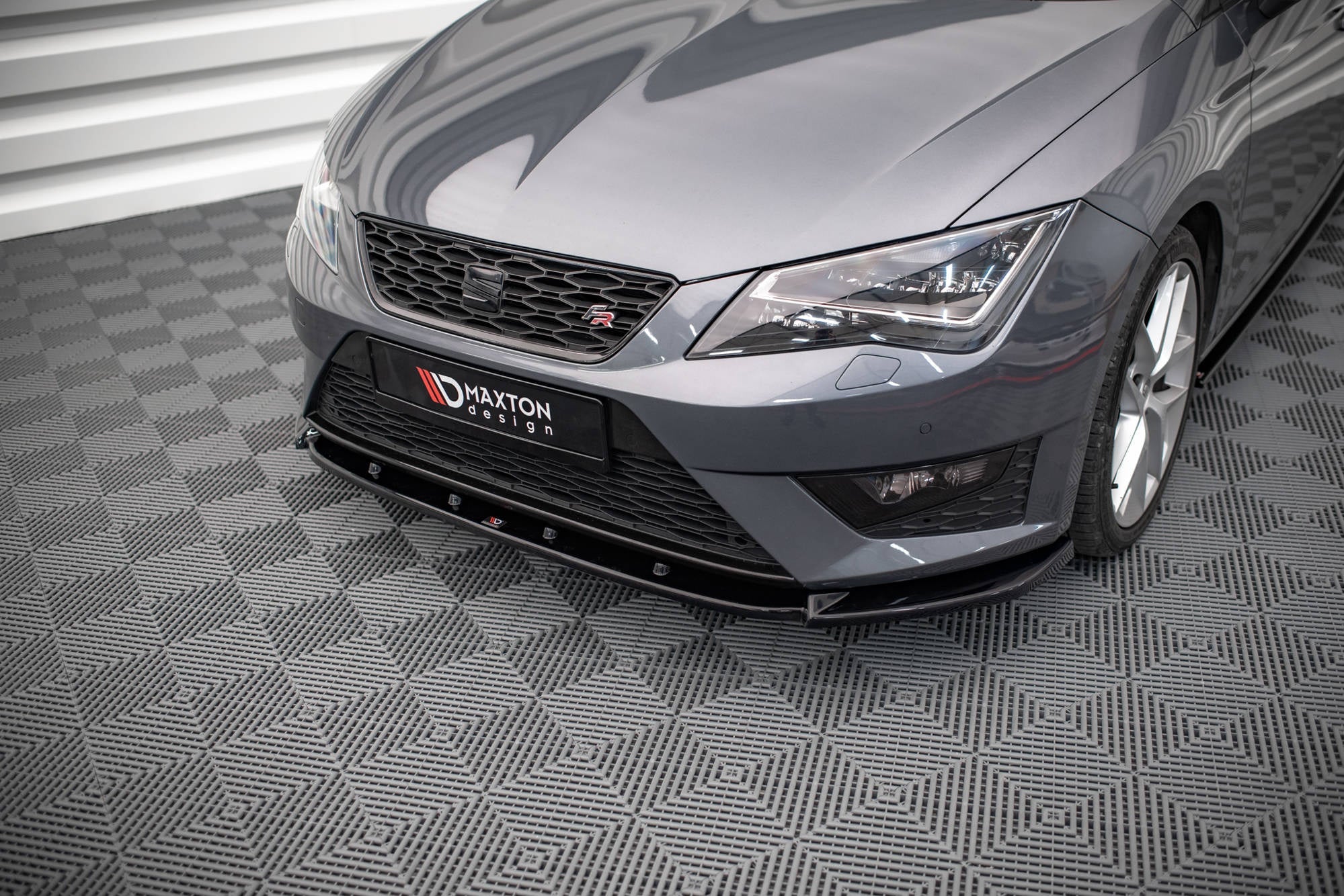 Prelungire splitter bara fata Seat Leon FR Cupra Mk3 2012-2016 v12 - Maxton Design