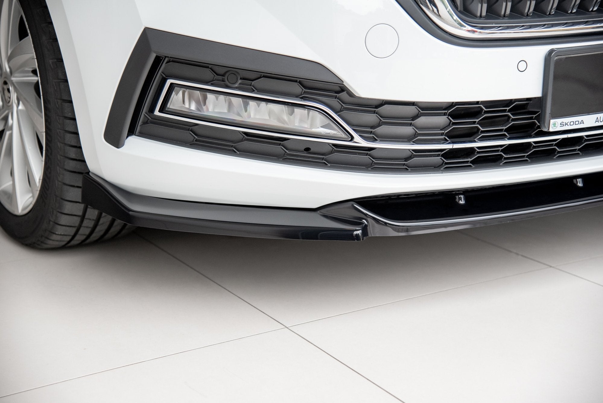 Prelungire splitter bara fata Skoda Octavia Mk4 2019- v1 - Maxton Design
