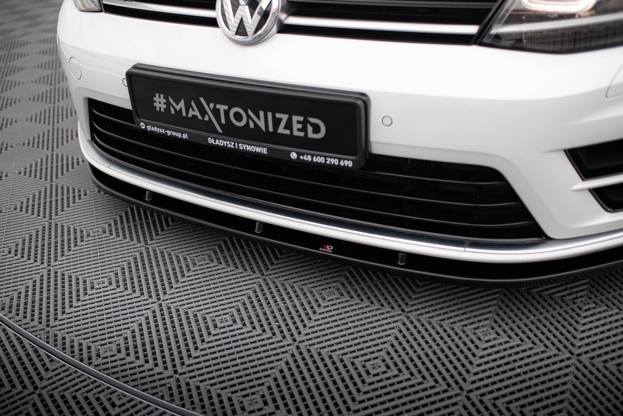 Prelungire splitter bara fata Volkswagen Golf 7 R 2012-2017 v12 - Maxton Design