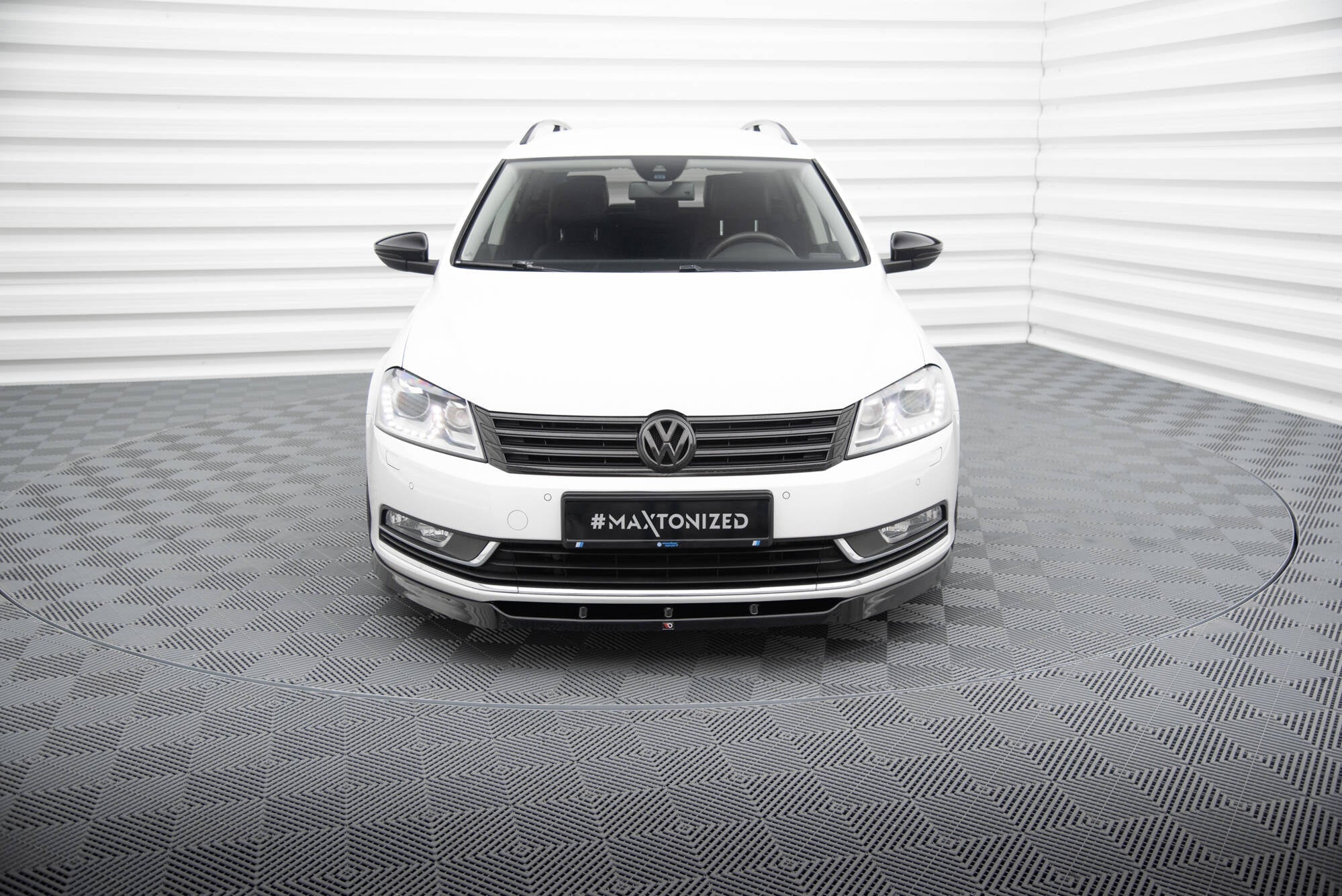 Prelungire splitter bara fata Volkswagen Passat B7 2010-2014 v8 - Maxton Design