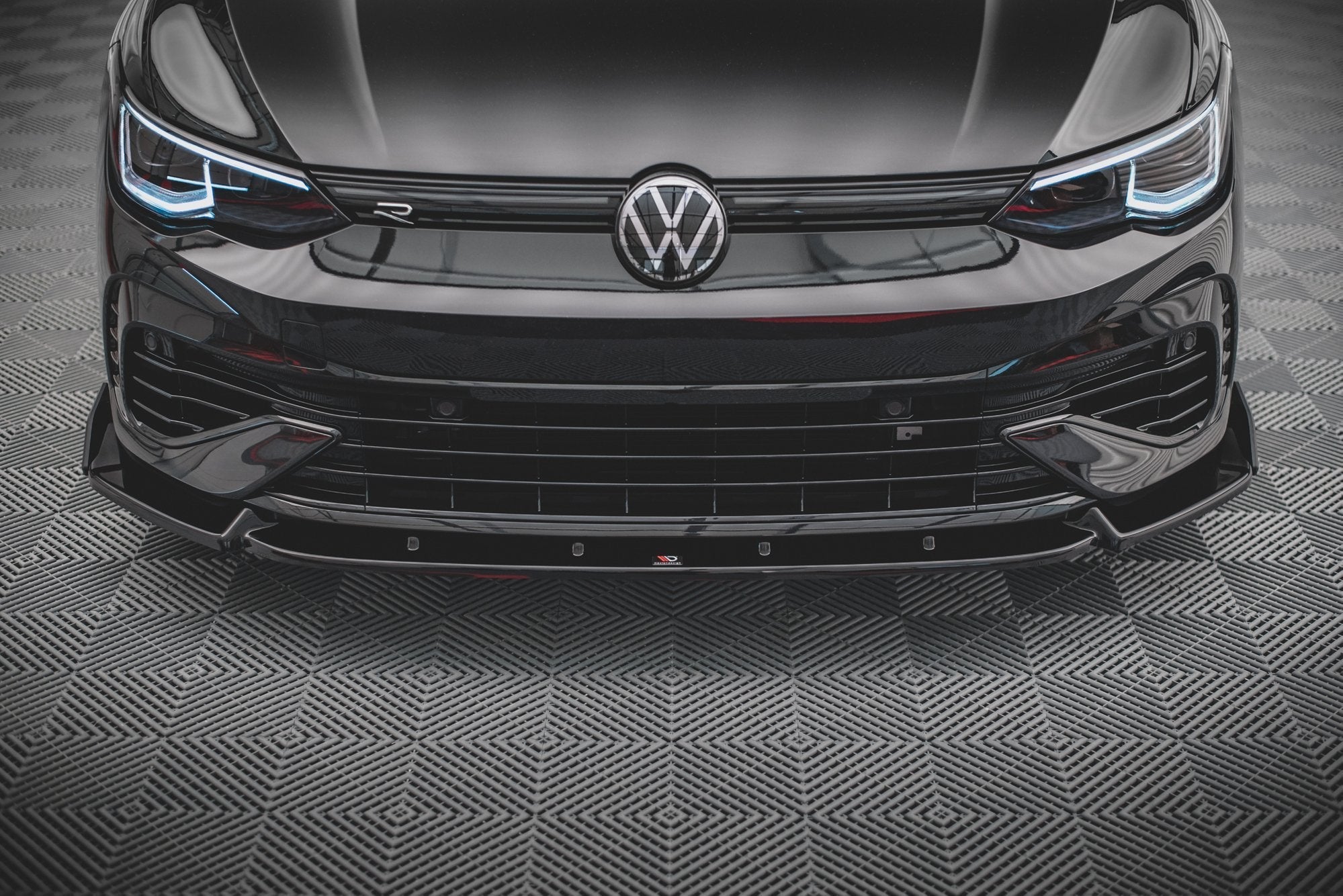 Prelungire splitter bara fata si flapsuri Volkswagen Golf R Mk8 2020- v25 - Maxton Design