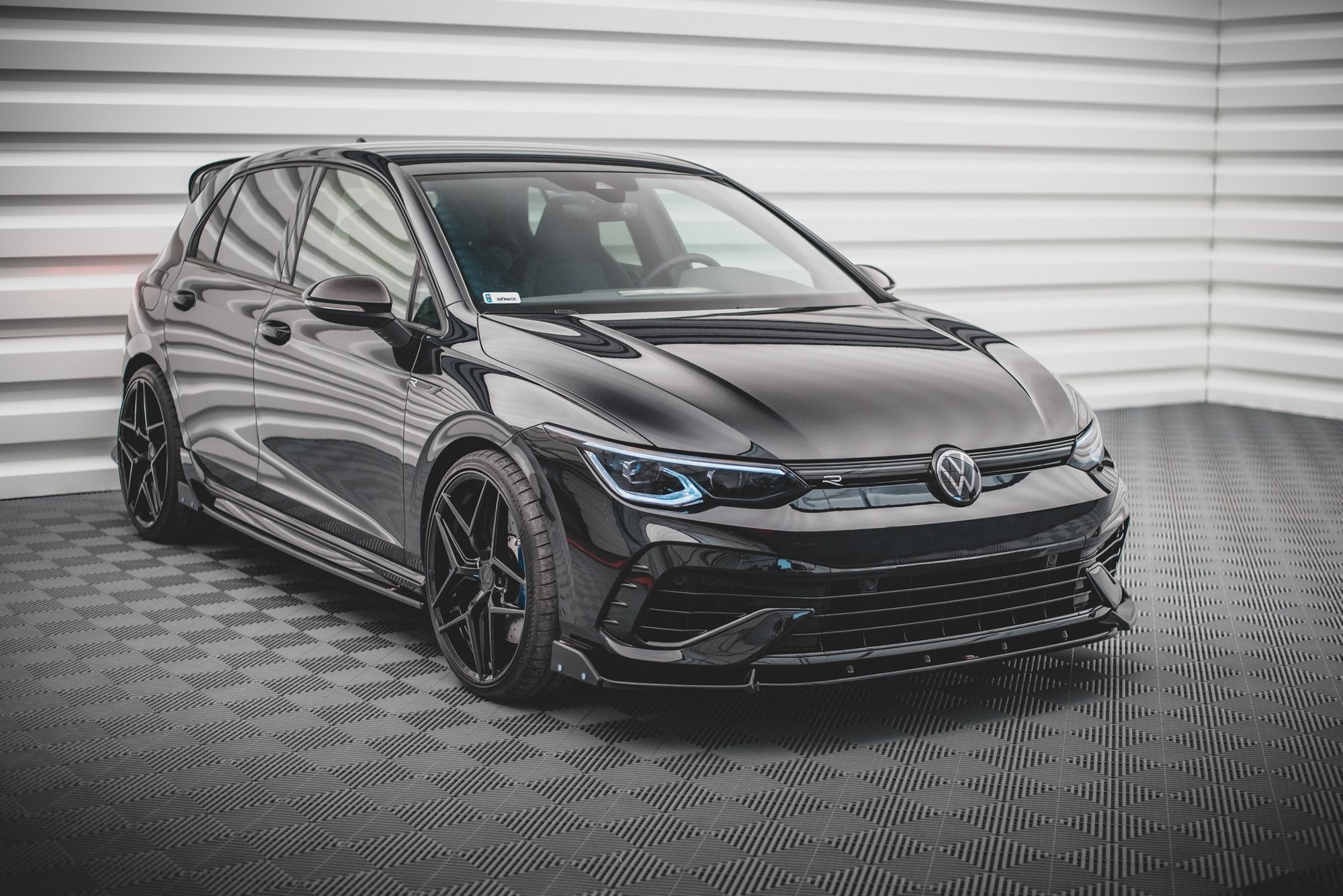 Prelungire splitter bara fata si flapsuri Volkswagen Golf R Mk8 2020- v25 - Maxton Design