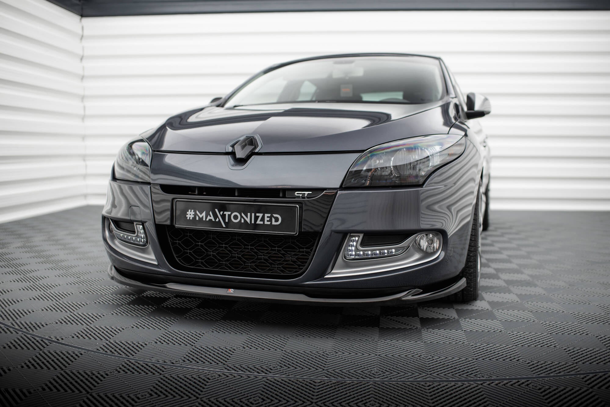 Prelungire splitter bara fata Renault Megane GT Mk3 Facelift 2012-2013 v7 - Maxton Design