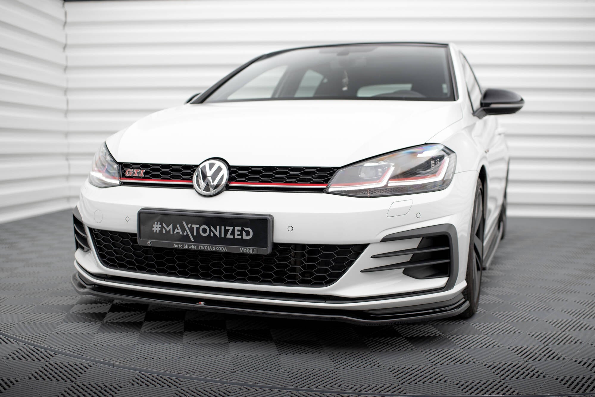 Prelungire splitter bara fata Volkswagen Golf 7 GTI Facelift 2017- v9 - Maxton Design