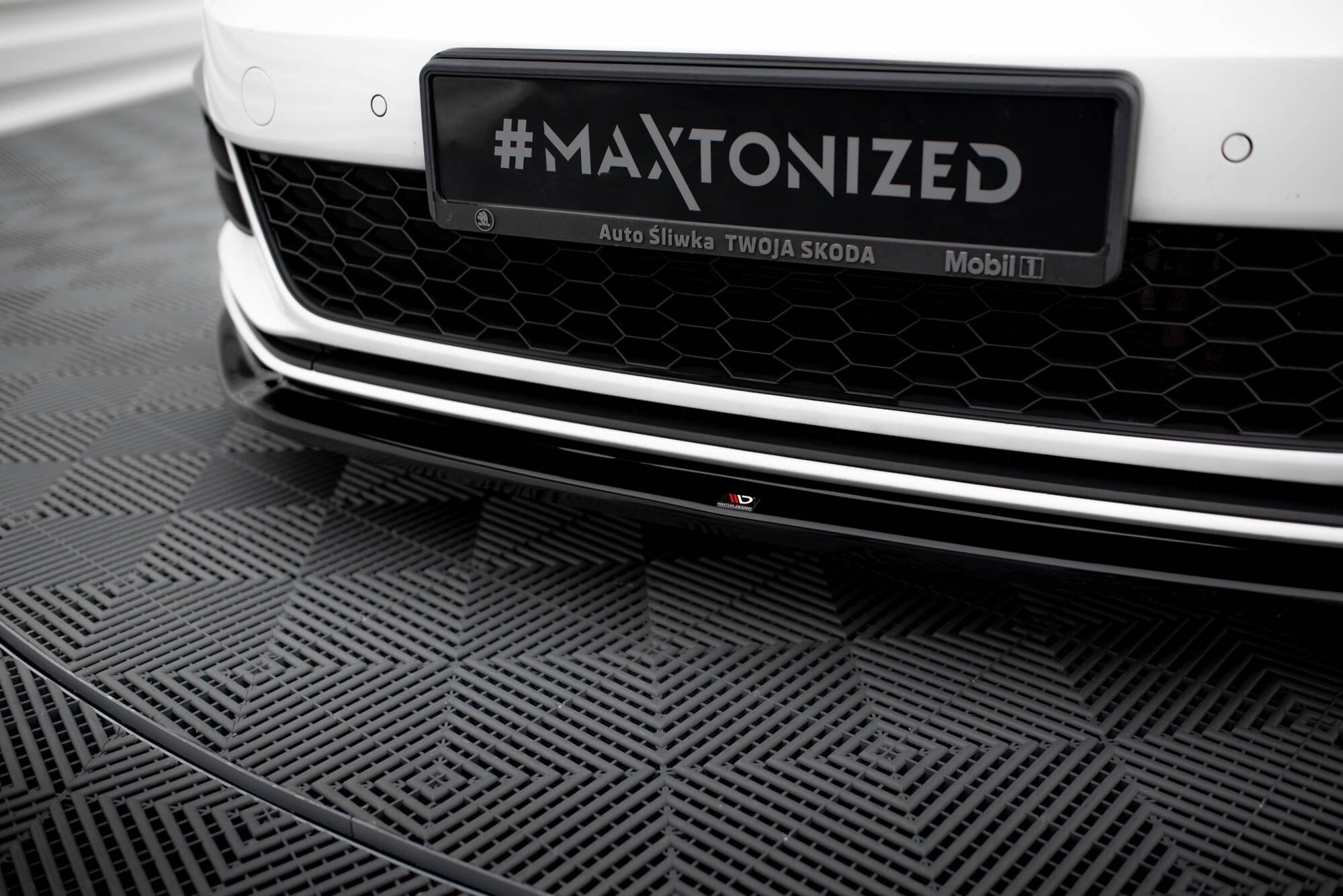 Prelungire splitter bara fata Volkswagen Golf 7 GTI Facelift 2017- v9 - Maxton Design