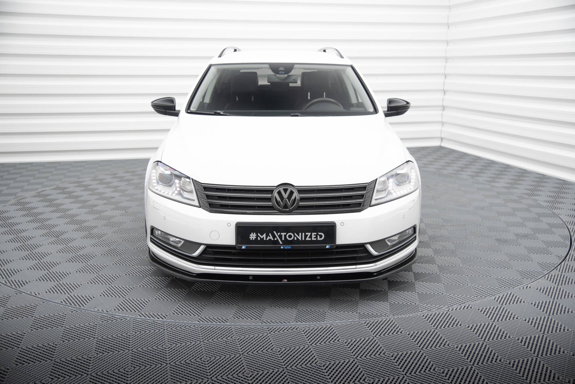 Prelungire splitter bara fata Volkswagen Passat B7 2010-2014 v9 - Maxton Design