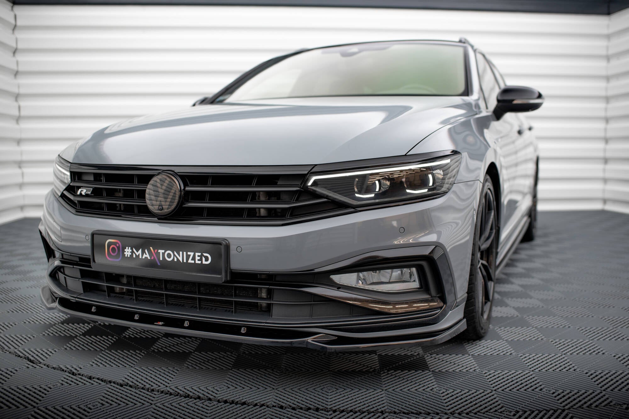 Prelungire splitter bara fata Volkswagen Passat R-Line B8 Facelift 2019- v16 - Maxton Design