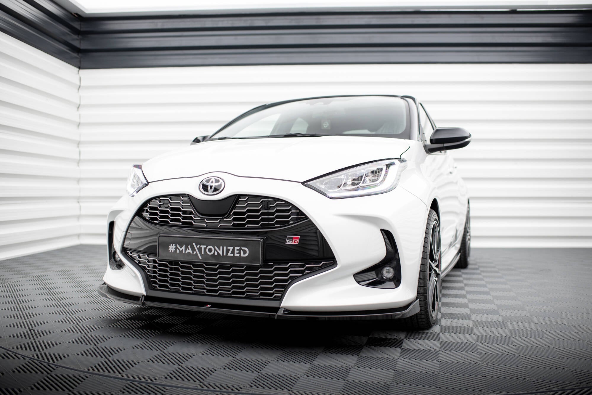 Prelungire splitter bara fata Toyota Yaris Mk4 2019- v3 - Maxton Design