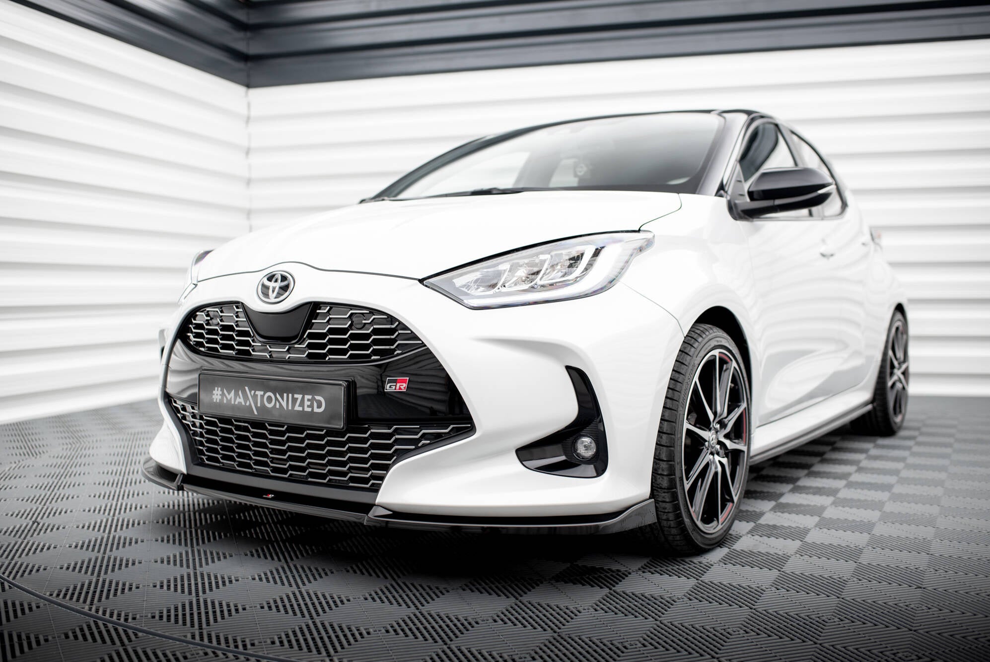 Prelungire splitter bara fata Toyota Yaris Mk4 2019- v3 - Maxton Design